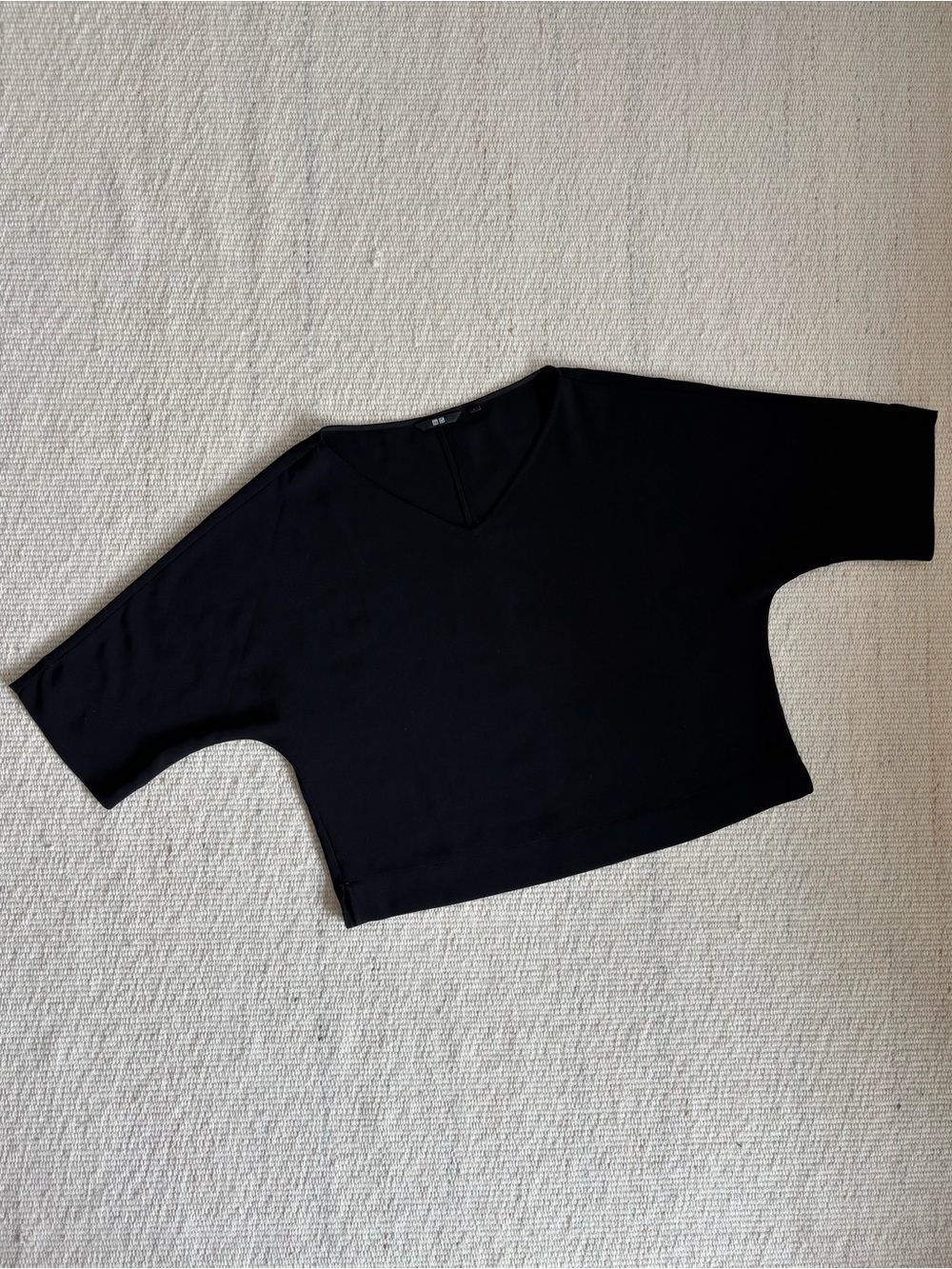 | UNIQLO | Black V-Neck Cropped Top Women’s size Large
